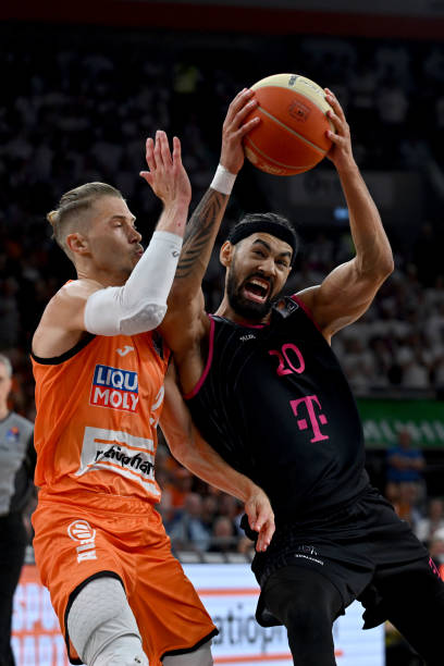 她虽然并非 她虽然并非