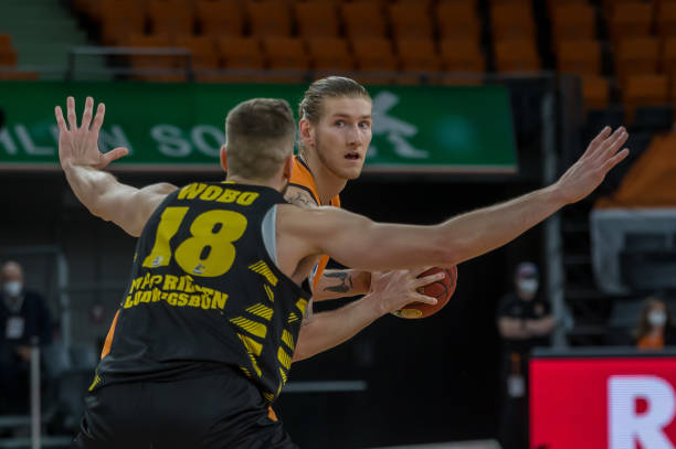 传球到位 传球到位