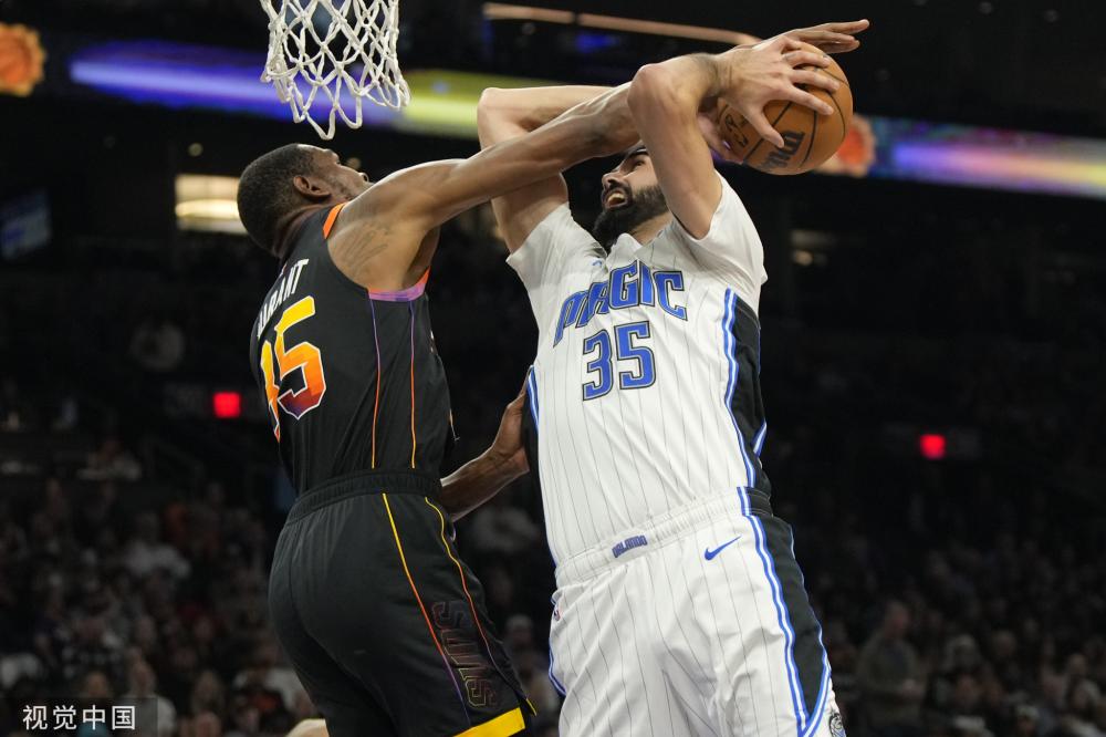 一名球员同 一名球员同