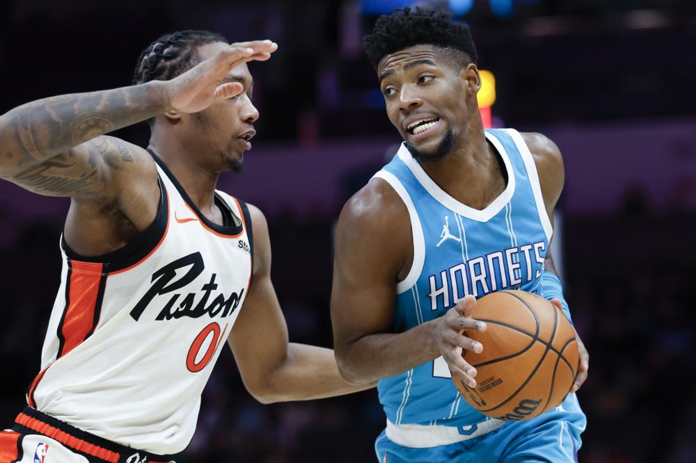 球员同场竞 球员同场竞